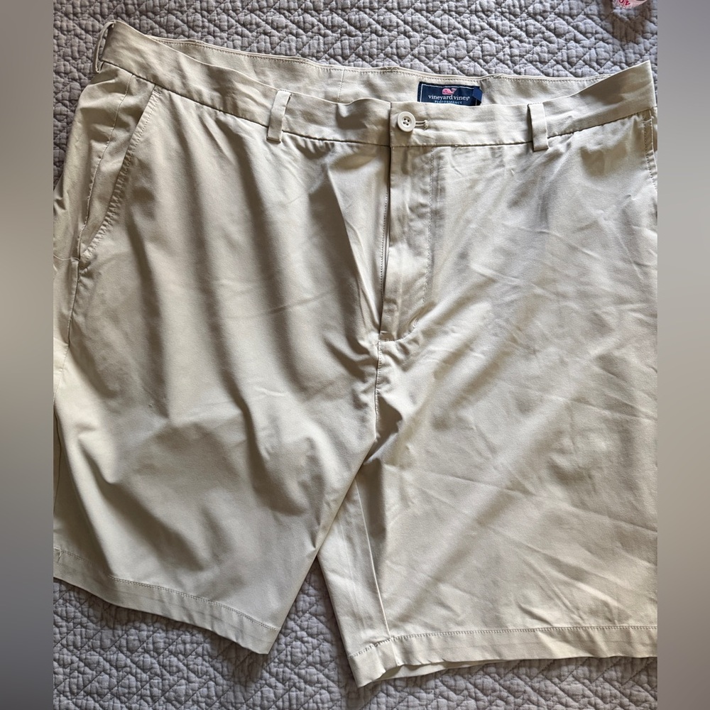 Vineyard Vines Men's Cream Flat Front Shorts